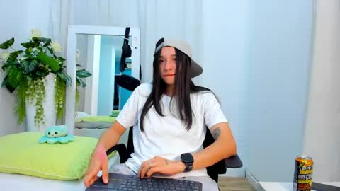 Snapshot of viictoriiasaenz chatting on 04-29-26, 05:33 viictoriiasaenz online show from 04-29-26, 05:33