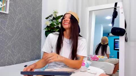 Snapshot of viictoriiasaenz chatting on 06-02-26, 01:18 viictoriiasaenz online show from 06-02-26, 01:18