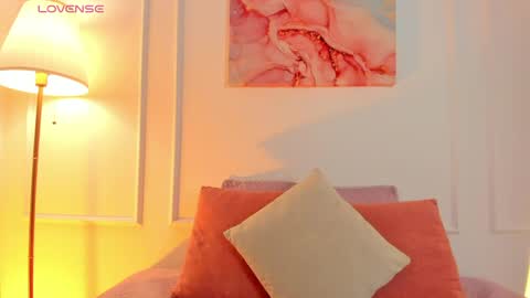 VIOLET MOON online show from 04-11-26, 11:58