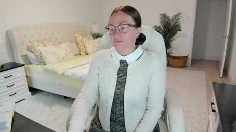 Ukrainian-woman online show from 05-17-26, 11:28