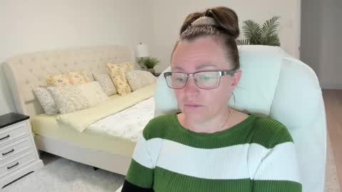Snapshot of vika7333 chatting on 06-10-26, 11:42 Ukrainian-woman online show from 06-10-26, 11:42
