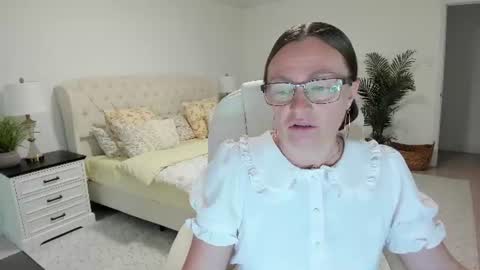 Snapshot of vika7333 chatting on 06-11-26, 10:46 Ukrainian-woman online show from 06-11-26, 10:46