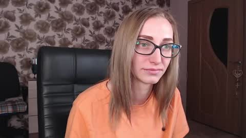 Snapshot of vikaericka chatting on 12-15-24, 04:26 Vika online show from 12-15-24, 04:26