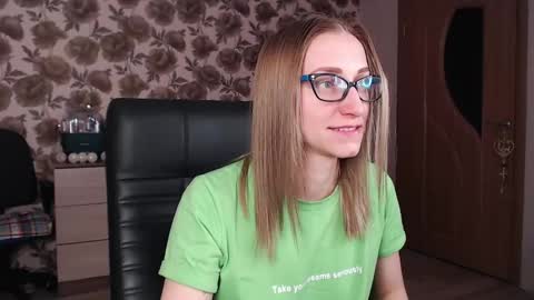 Snapshot of vikaericka chatting on 12-17-24, 11:49 Vika online show from 12-17-24, 11:49