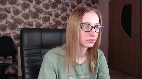 Snapshot of vikaericka chatting on 02-02-25, 02:48 Vika online show from 02-02-25, 02:48