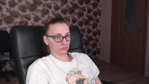 Snapshot of vikaericka chatting on 02-04-25, 10:21 Vika online show from 02-04-25, 10:21