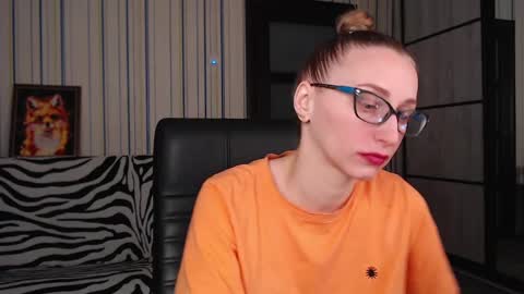 Snapshot of vikaericka chatting on 02-22-25, 06:19 Vika online show from 02-22-25, 06:19