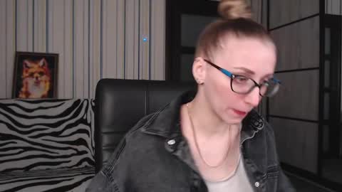 Snapshot of vikaericka chatting on 03-07-25, 03:28 Vika online show from 03-07-25, 03:28