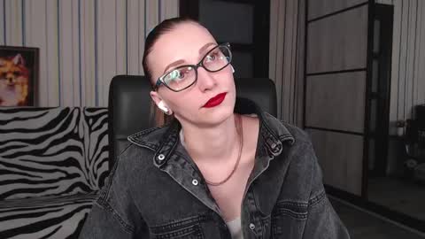 Snapshot of vikaericka chatting on 03-07-25, 08:11 Vika online show from 03-07-25, 08:11