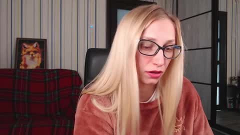 Snapshot of vikaericka chatting on 10-09-25, 11:19 Vika online show from 10-09-25, 11:19