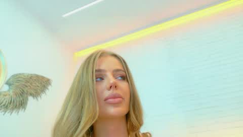 Snapshot of vikafever chatting on 11-17-25, 05:52 vikafever online show from 11-17-25, 05:52