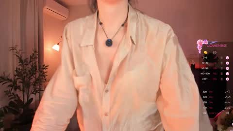 Snapshot of vikibellson chatting on 10-12-25, 06:51 Viki Bellson online show from 10-12-25, 06:51