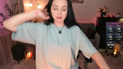 Snapshot of vikibellson chatting on 05-17-26, 07:21 Viki Bellson online show from 05-17-26, 07:21