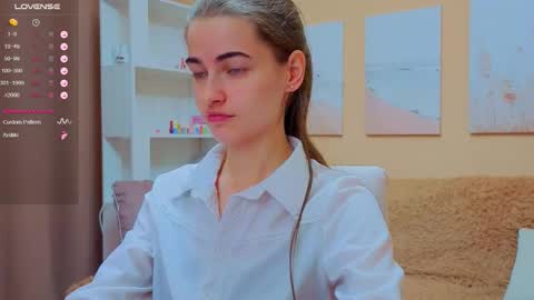 Snapshot of vikiberry chatting on 10-14-25, 10:27 vikiberry online show from 10-14-25, 10:27