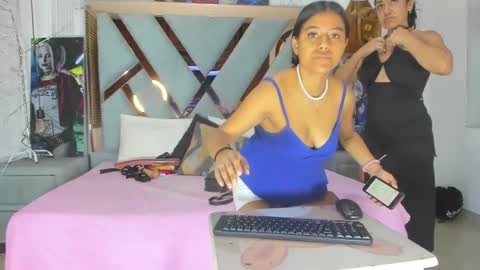 Snapshot of vikitomson chatting on 12-31-24, 12:57 vikiTomson online show from 12-31-24, 12:57