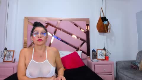 Snapshot of vikitomson chatting on 01-25-25, 03:52 vikiTomson online show from 01-25-25, 03:52