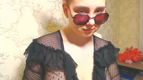 Snapshot of vikiwaitingforyou chatting on 07-12-26, 03:19 Vitoria online show from 07-12-26, 03:19