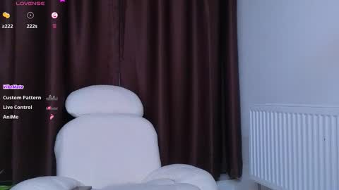 Snapshot of viksinite chatting on 02-21-26, 08:21 Vixi online show from 02-21-26, 08:21