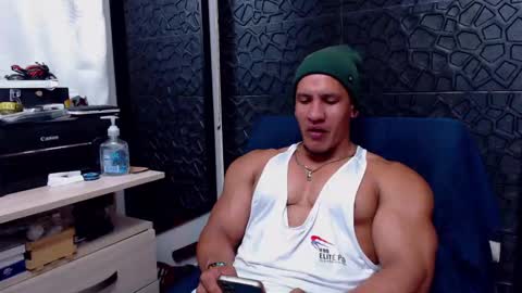 Viktor Herrera online show from 02-12-25, 03:40