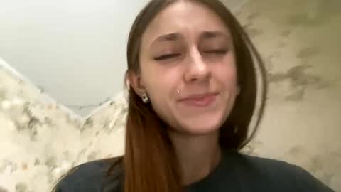 Snapshot of viktoria9898 chatting on 12-16-24, 09:35 Sweett online show from 12-16-24, 09:35