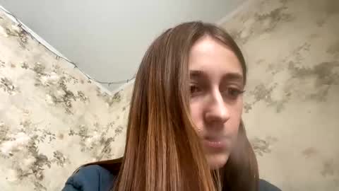 Snapshot of viktoria9898 chatting on 12-17-24, 06:24 Sweett online show from 12-17-24, 06:24