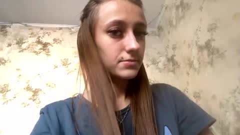 Snapshot of viktoria9898 chatting on 12-20-24, 08:38 Sweett online show from 12-20-24, 08:38