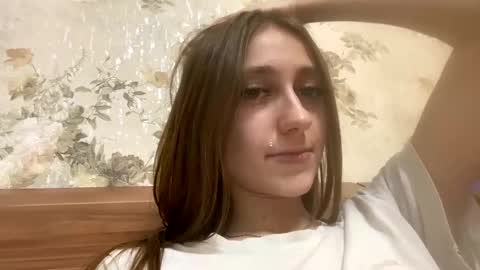 Snapshot of viktoria9898 chatting on 01-04-25, 12:48 Sweett online show from 01-04-25, 12:48