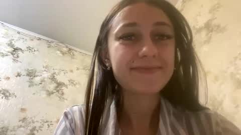 Snapshot of viktoria9898 chatting on 03-11-25, 12:33 Sweett online show from 03-11-25, 12:33