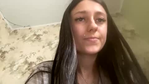 Snapshot of viktoria9898 chatting on 09-11-25, 12:05 Sweett online show from 09-11-25, 12:05
