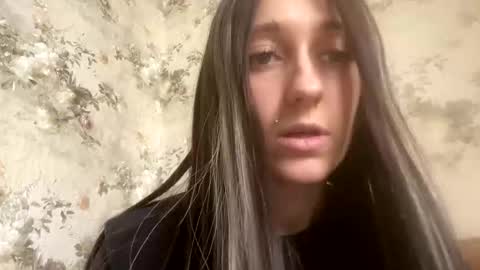 Snapshot of viktoria9898 chatting on 09-30-25, 11:37 Sweett online show from 09-30-25, 11:37