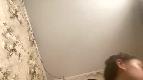 Snapshot of viktoria9898 chatting on 10-15-25, 11:21 Sweett online show from 10-15-25, 11:21