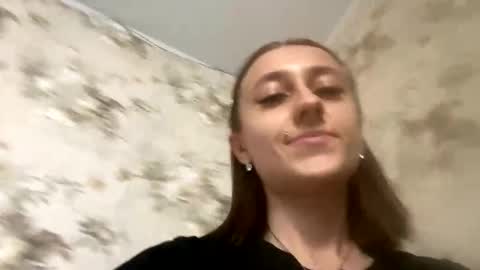 Snapshot of viktoria9898 chatting on 10-31-25, 10:16 Sweett online show from 10-31-25, 10:16