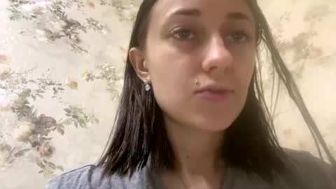 Snapshot of viktoria9898 chatting on 12-22-25, 12:13 Sweett online show from 12-22-25, 12:13