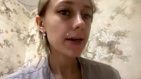 Snapshot of viktoria9898 chatting on 05-15-26, 11:56 Sweett online show from 05-15-26, 11:56