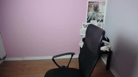 Snapshot of viktoria_lovely chatting on 02-13-25, 06:20 viktoria_lovely online show from 02-13-25, 06:20