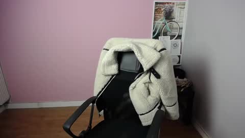 Snapshot of viktoria_lovely chatting on 02-19-25, 06:11 viktoria_lovely online show from 02-19-25, 06:11