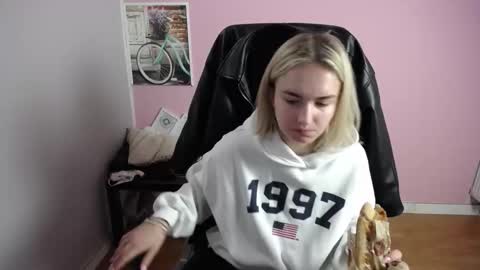 viktoria_lovely online show from 03-17-26, 07:33