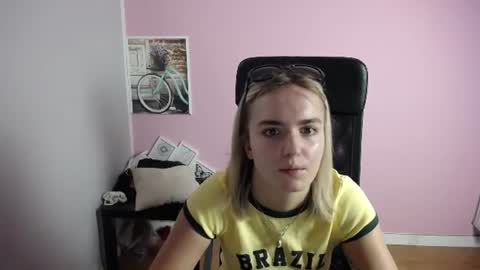 Snapshot of viktoria_lovely chatting on 07-10-26, 07:45 viktoria_lovely online show from 07-10-26, 07:45