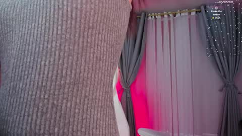 Snapshot of vikypetiteee chatting on 11-05-25, 04:12 Victoria online show from 11-05-25, 04:12