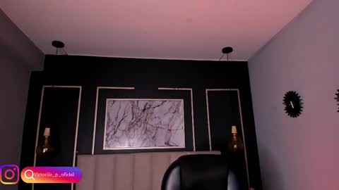 Snapshot of vikypetiteee chatting on 11-28-25, 09:28 Victoria online show from 11-28-25, 09:28