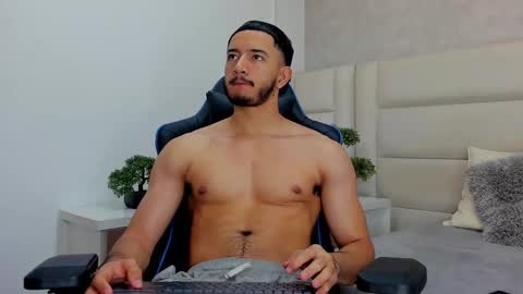 Snapshot of vilaty_makris chatting on 09-18-25, 04:20 Vitaly online show from 09-18-25, 04:20