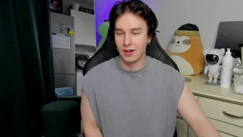 Vincent Strong online show from 04-15-26, 05:53