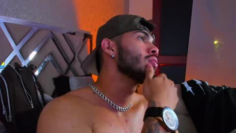 Snapshot of vincentblack_ chatting on 05-10-26, 06:40 Vincent online show from 05-10-26, 06:40