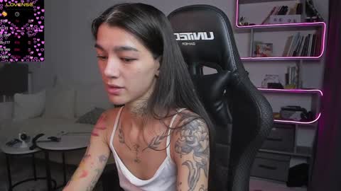 Snapshot of vinkitinkii chatting on 01-19-25, 09:55 vinkitinkii online show from 01-19-25, 09:55