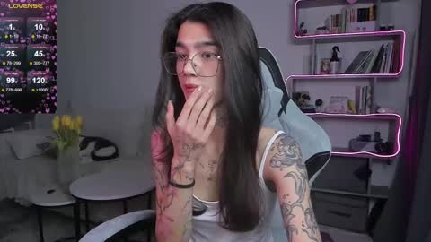 Snapshot of vinkitinkii chatting on 03-11-25, 06:43 vinkitinkii online show from 03-11-25, 06:43