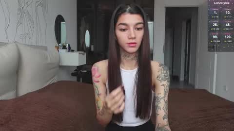 Snapshot of vinkitinkii chatting on 10-29-25, 07:32 vinkitinkii online show from 10-29-25, 07:32