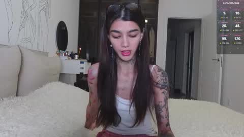 Snapshot of vinkitinkii chatting on 11-10-25, 04:11 vinkitinkii online show from 11-10-25, 04:11