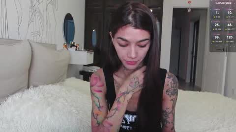 Snapshot of vinkitinkii chatting on 12-18-25, 07:47 vinkitinkii online show from 12-18-25, 07:47