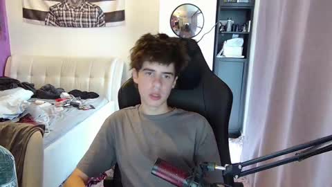 Snapshot of vinnie_06 chatting on 09-12-25, 03:23 vinnie online show from 09-12-25, 03:23