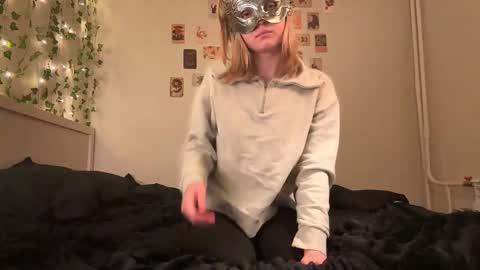 Snapshot of viola_blonde chatting on 10-07-25, 04:26 viola_blonde online show from 10-07-25, 04:26